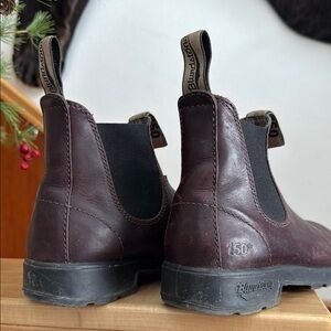 Blundstone Brown Chelsea Boots with Leather Finish